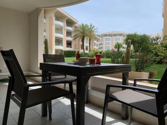 Location Port Frejus, Bord De Mer Extérieur photo